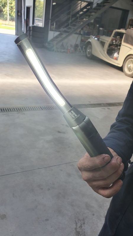 Normfest Baladeuse Led avec socle aimanté haute puissance 10 heures d'autonomie 550 Lumen